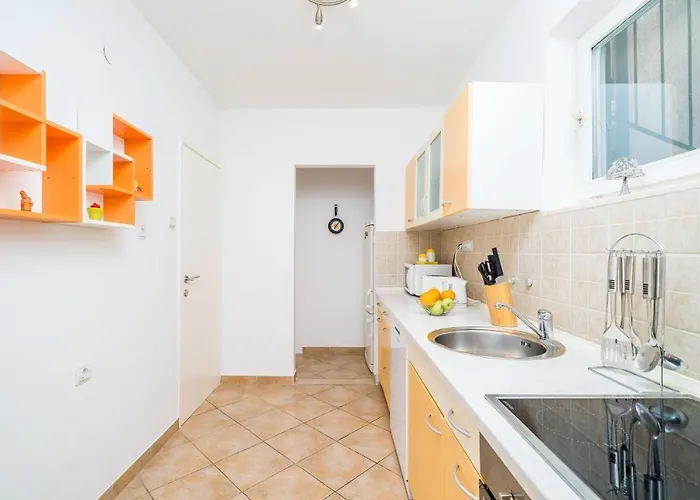 Lia Ντουμπρόβνικ