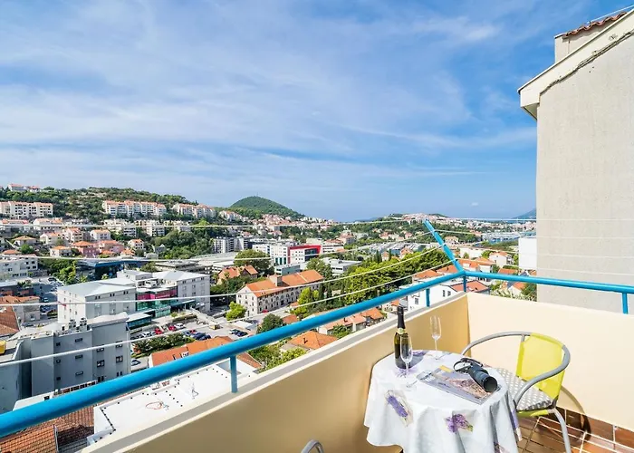 Lia دوبروفينك